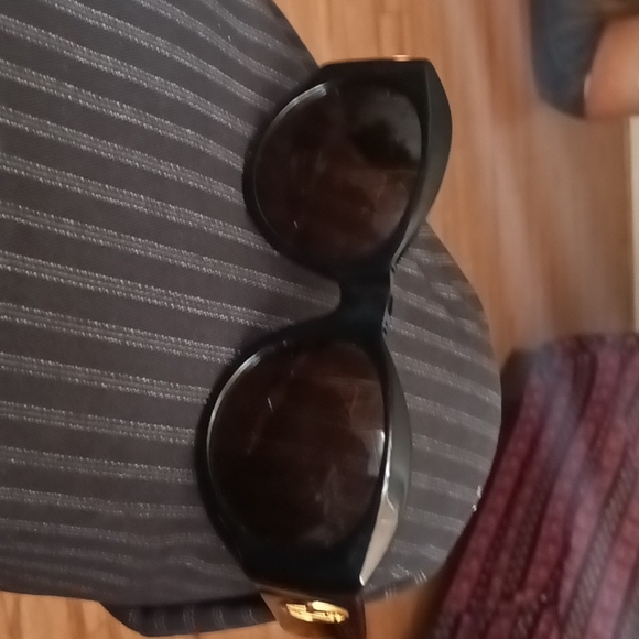 Louis Vuitton Sunglasses - Picture 2 of 5
